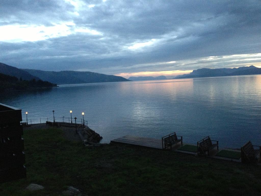 Brekkestranda Fjordhotel Exterior foto